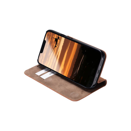 JT BERLIN Echtleder BookCase – Schützt Ihr iPhone 16 Plus stilvoll