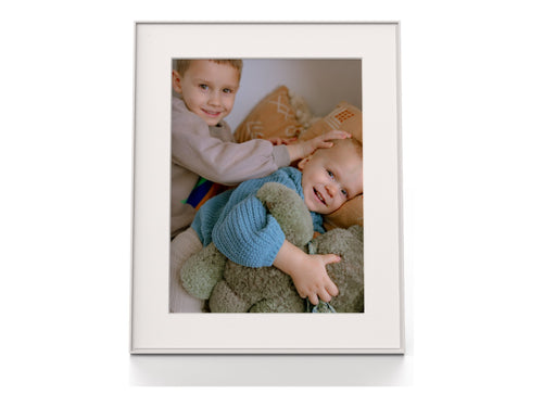 Aura Digitaler Fotorahmen – 15" Display, Wi-Fi-fähig